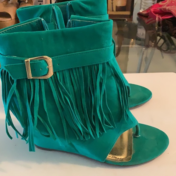 Green fringed hi top heel - Picture 2 of 2